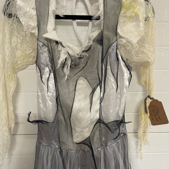 Dead Bride Costume - Picture 2 of 4